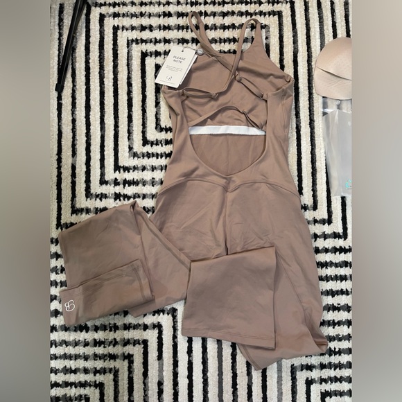 Bombshell Sportswear bombshell bunny bodysuit in clay size LARGE NWT - Picture 5 of 10